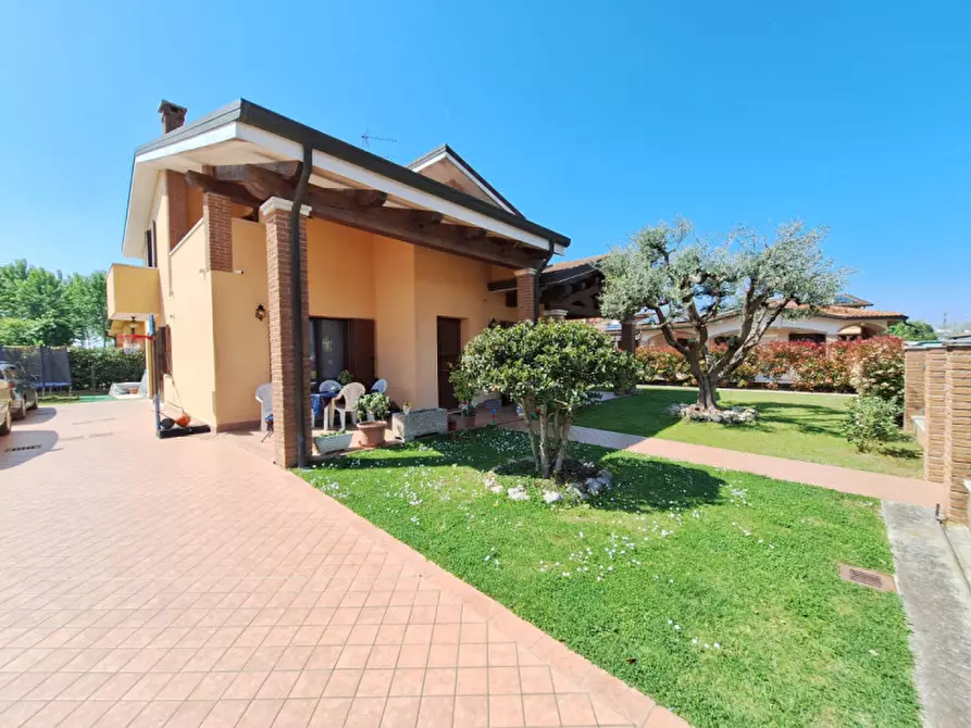 Immagine 2 di Casa indipendente in vendita  in Viale dei Mille 392 a Rovigo