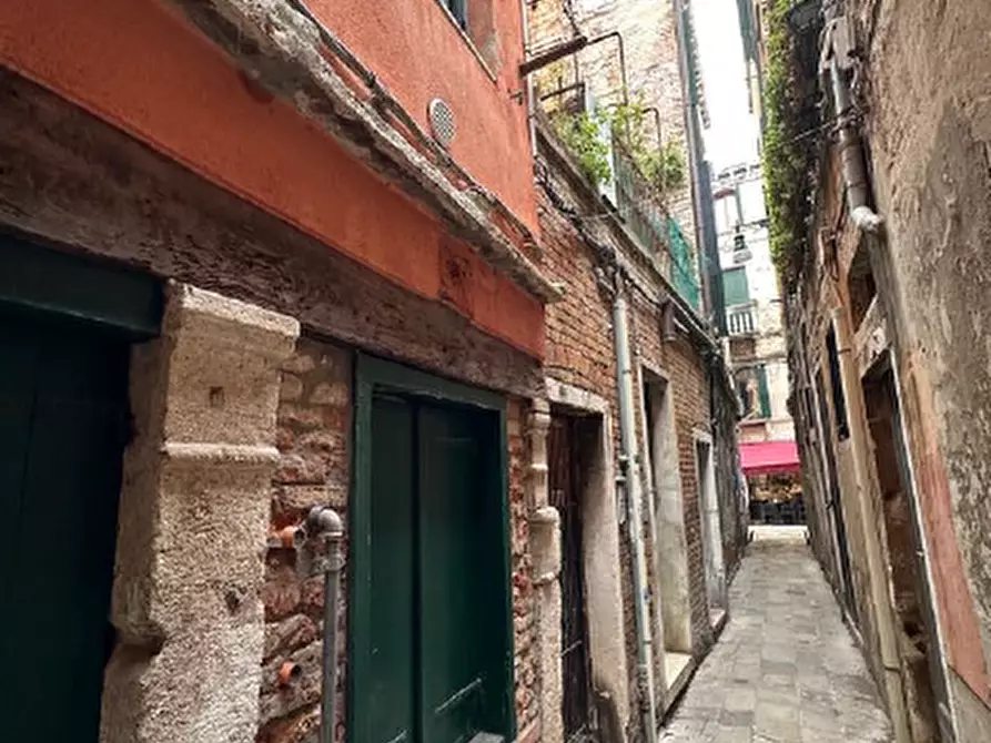 Immagine 1 di Appartamento in vendita  in sestriere san polo 1707 a Venezia