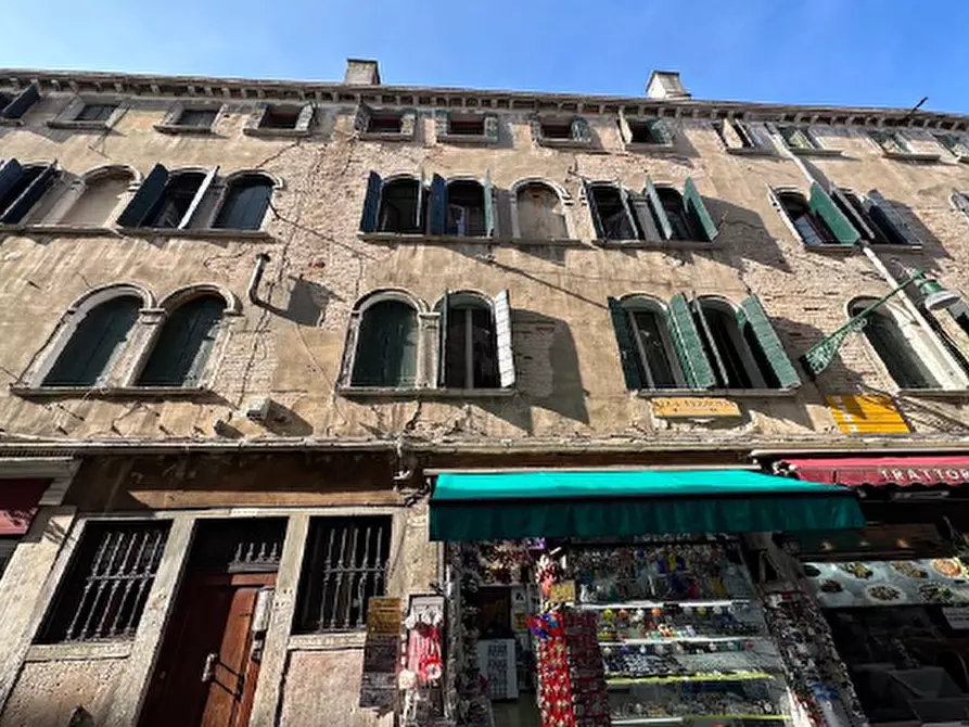 Immagine 1 di Appartamento in vendita  in sestriere san polo 1699 a Venezia