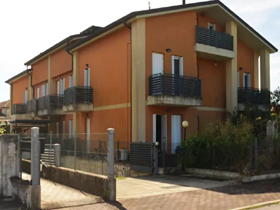 Immagine 1 di Appartamento in vendita  in Via Monsignor Eugenio Bacchion, 7 a Istrana