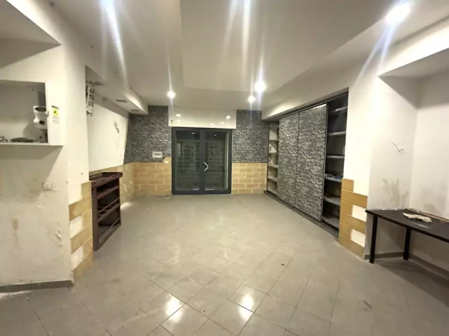 Immagine 1 di Negozio in vendita  in Via Giacomo Leopardi, 67B, 74123 Taranto TA, Italia a Taranto