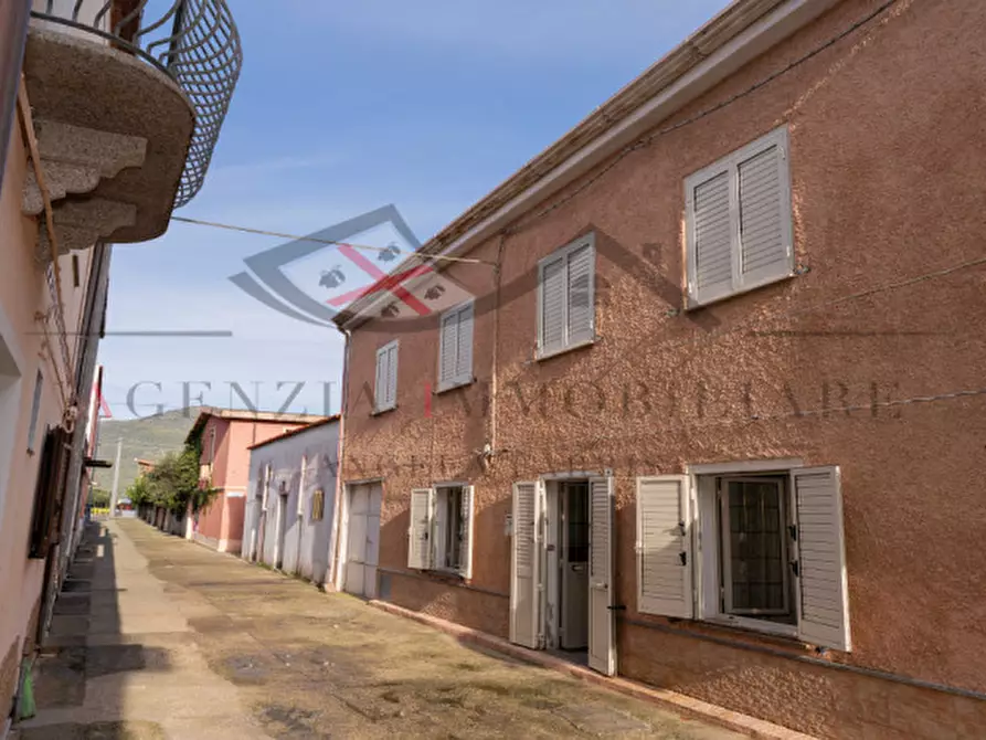 Immagine 1 di Villetta a schiera in vendita  in Via Sassari a Torpè