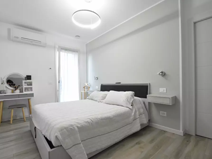Immagine 17 di Appartamento in vendita  in via 11 aprile 1848 22 a Castelnuovo Del Garda