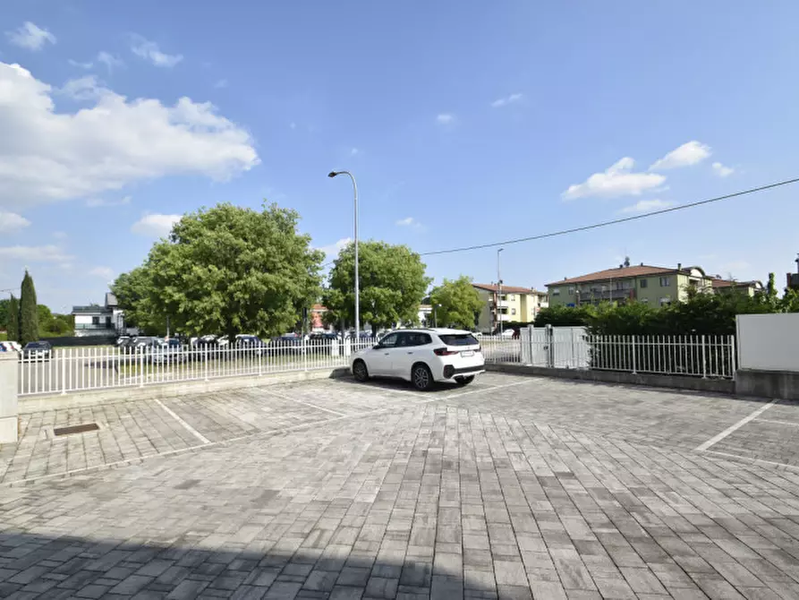 Immagine 36 di Appartamento in vendita  in via 11 aprile 1848 22 a Castelnuovo Del Garda