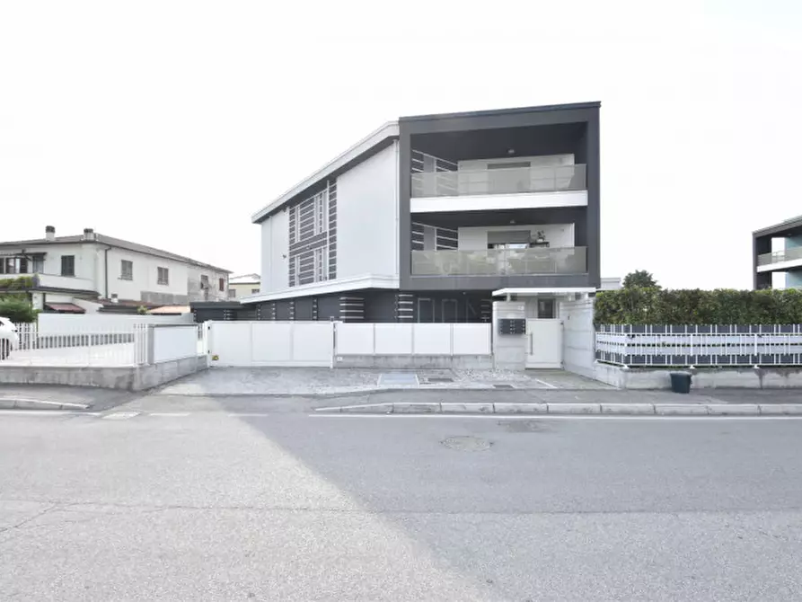 Immagine 37 di Appartamento in vendita  in via 11 aprile 1848 22 a Castelnuovo Del Garda