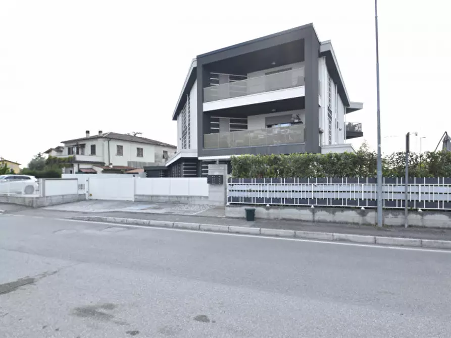 Immagine 38 di Appartamento in vendita  in via 11 aprile 1848 22 a Castelnuovo Del Garda