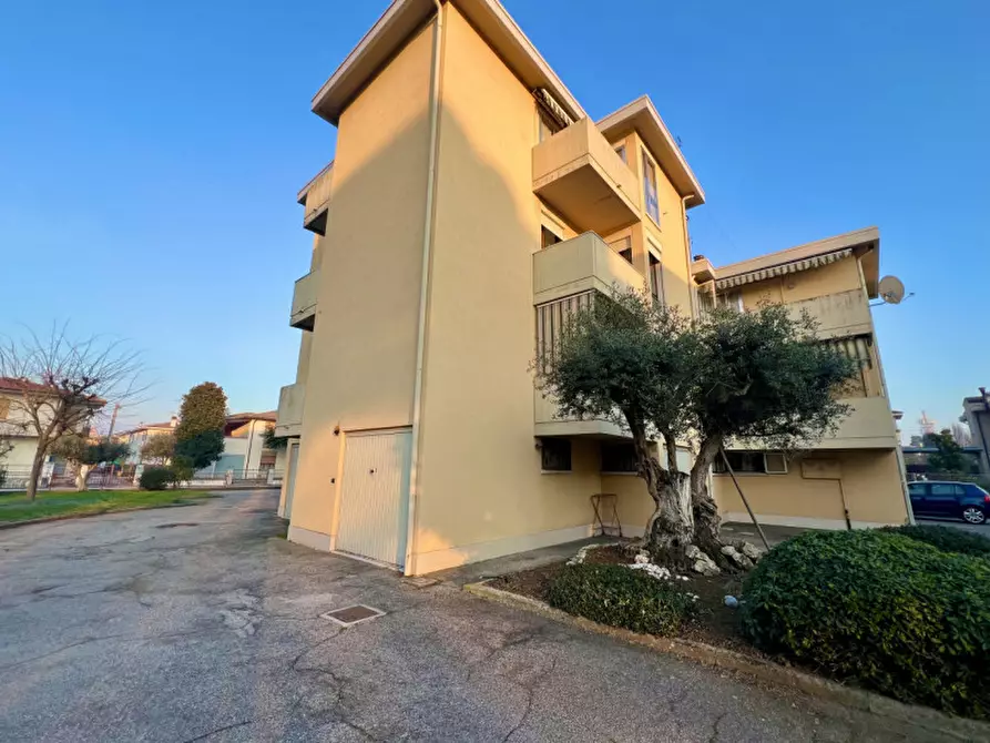Immagine 19 di Appartamento in vendita  in via salvo d'acquisto 1 a Montagnana