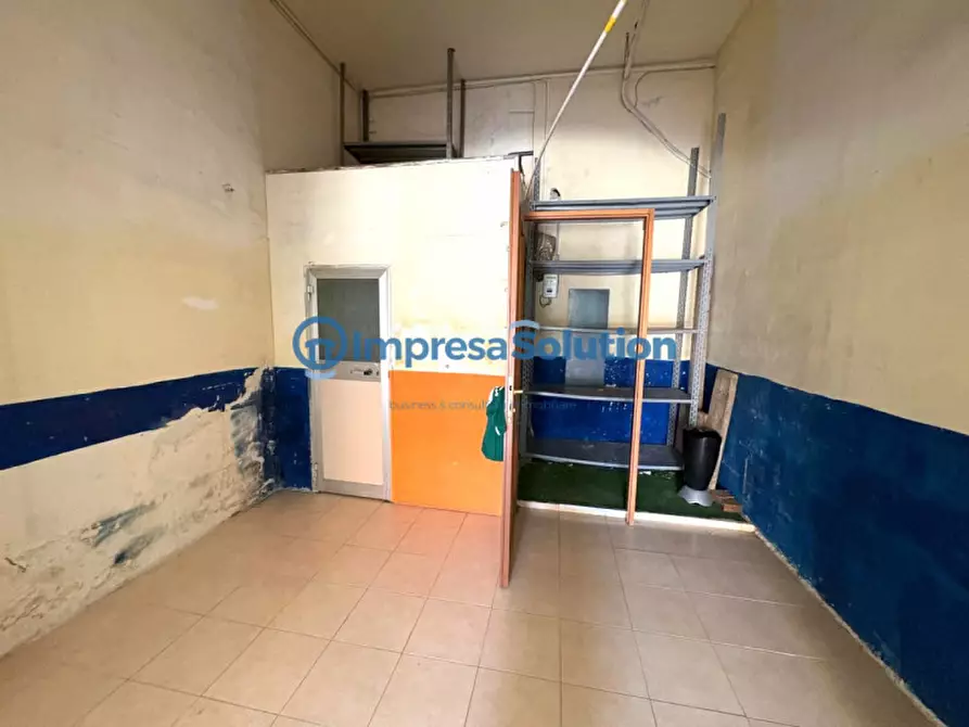 Immagine 12 di Negozio in affitto  in Via Lepanto a Napoli