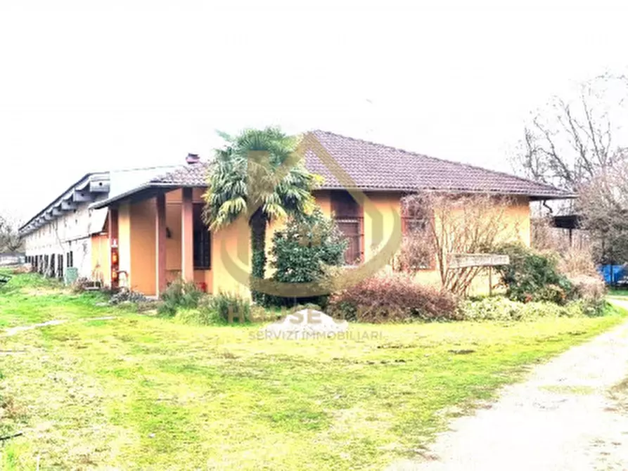 Immagine 1 di Villa in vendita  in Viale Agricoltura a Vigevano
