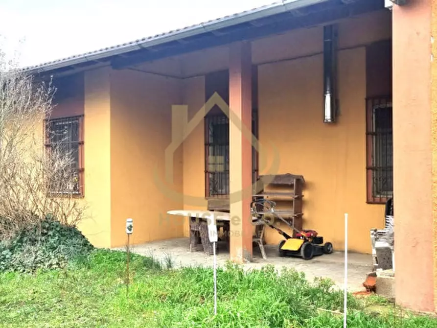 Immagine 2 di Villa in vendita  in Viale Agricoltura a Vigevano
