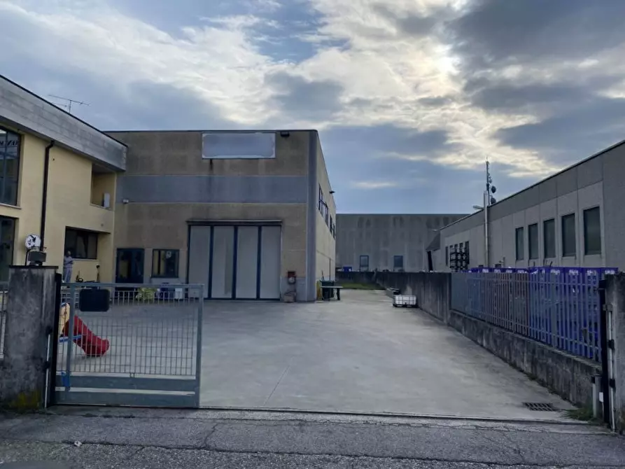 Immagine 2 di Capannone industriale in vendita  a Mozzecane