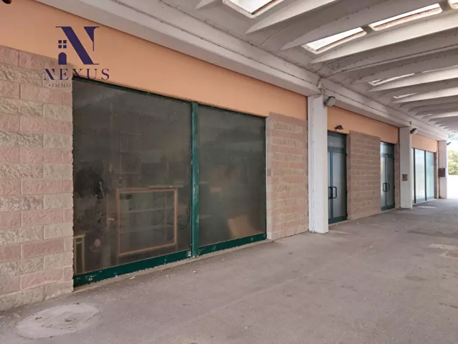 Immagine 4 di Negozio in vendita  in Strada Nazionale Adriatica Sud, 100 a Fano