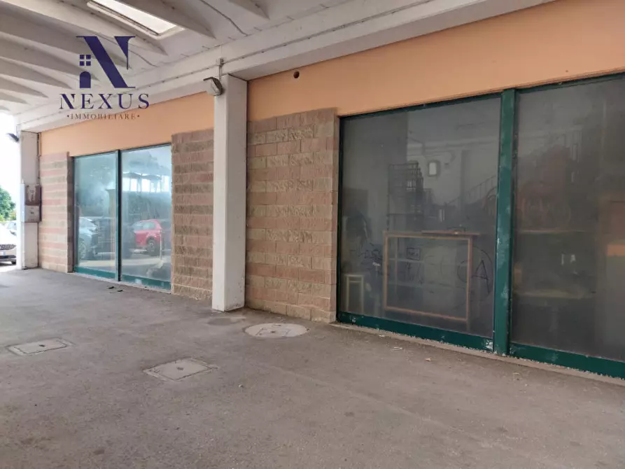 Immagine 5 di Negozio in vendita  in Strada Nazionale Adriatica Sud, 100 a Fano