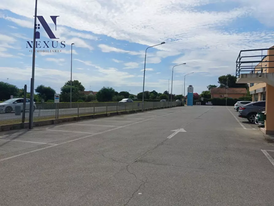 Immagine 9 di Negozio in vendita  in Strada Nazionale Adriatica Sud, 100 a Fano