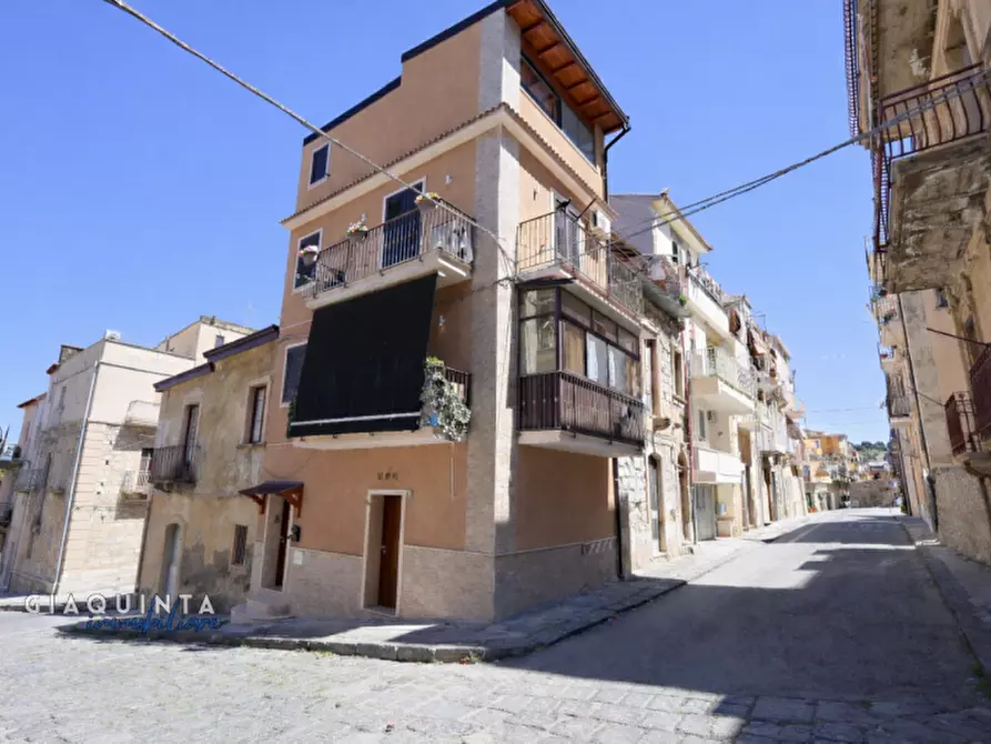 Immagine 1 di Casa indipendente in vendita  in Via Santissimo Crocifisso n.57 a Ramacca