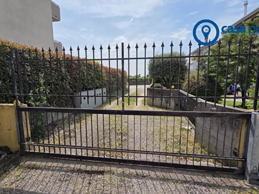 Immagine 7 di Casa bifamiliare in vendita  in Via Giacomo Matteotti 490 a Lusia