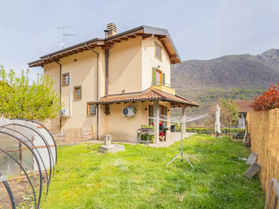 Immagine 1 di Villa in vendita  in Via Gabbio n. 11 a Casale Corte Cerro