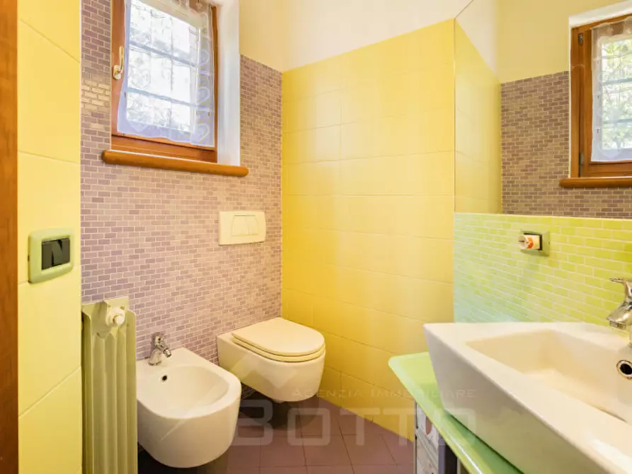 Immagine 12 di Villa in vendita  in Via Gabbio n. 11 a Casale Corte Cerro