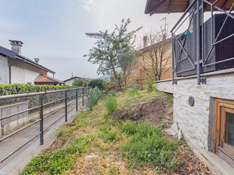 Immagine 17 di Villa in vendita  in Via Gabbio n. 11 a Casale Corte Cerro