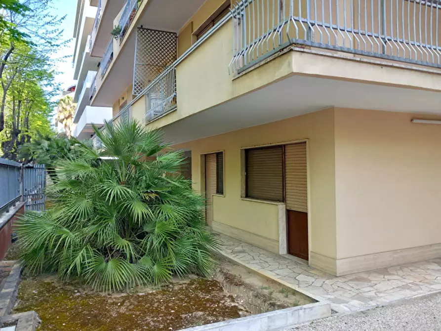 Immagine 12 di Appartamento in vendita  in Viale Regina Elena, 78 a Pescara