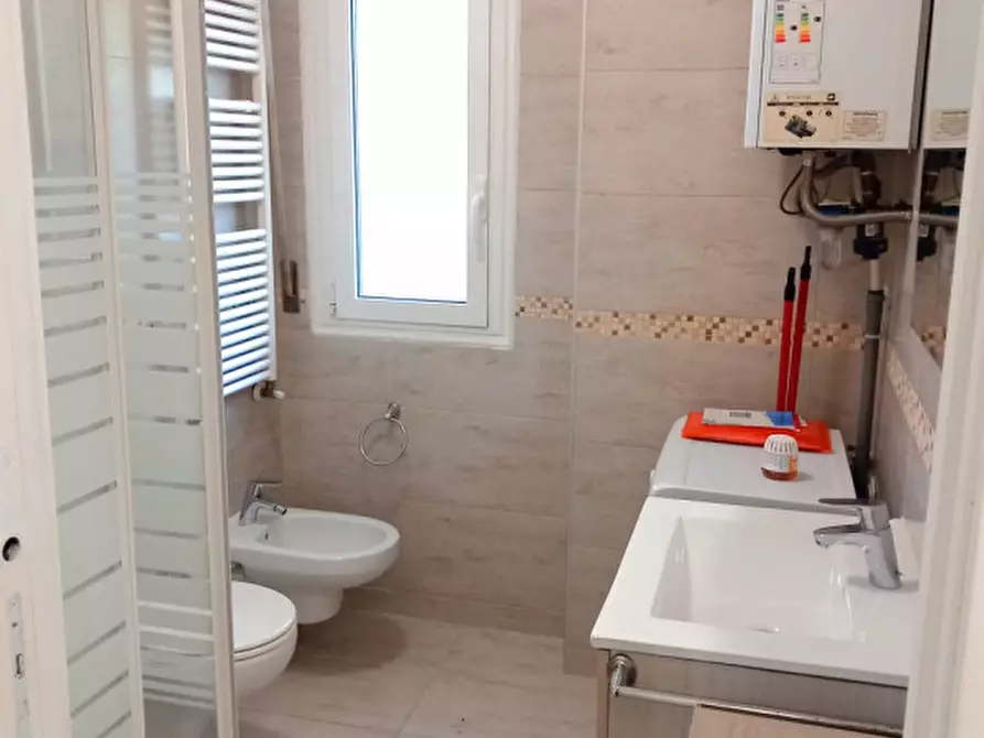 Immagine 14 di Appartamento in vendita  in Viale Regina Elena, 78 a Pescara