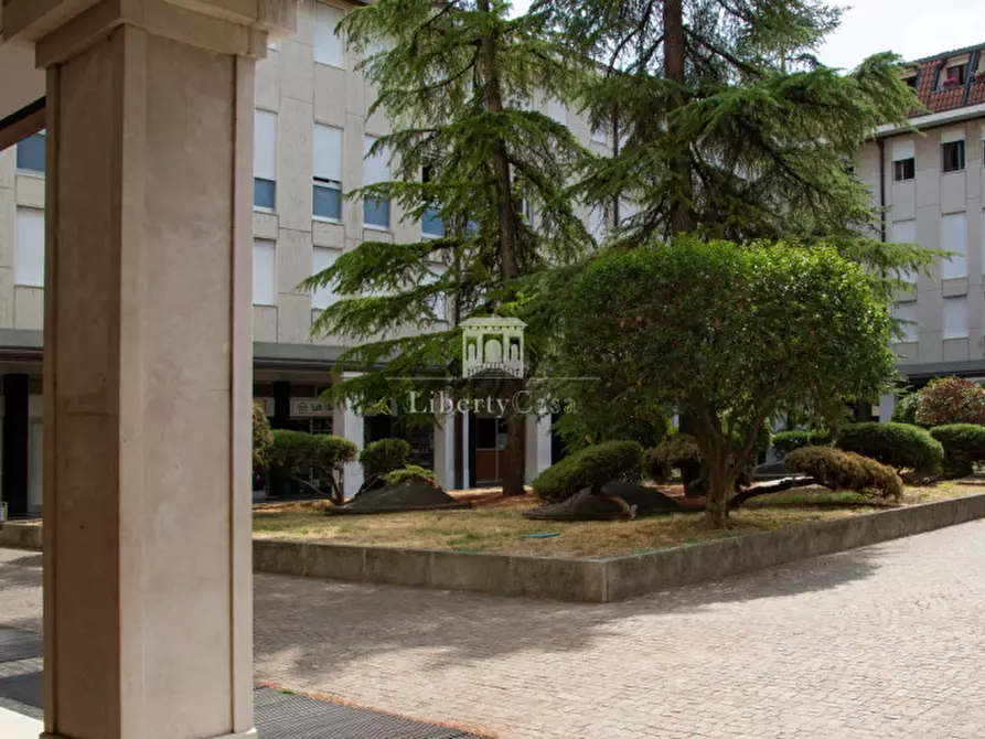 Immagine 17 di Appartamento in affitto  in Piazza Vittorio Emanuele II a Salò