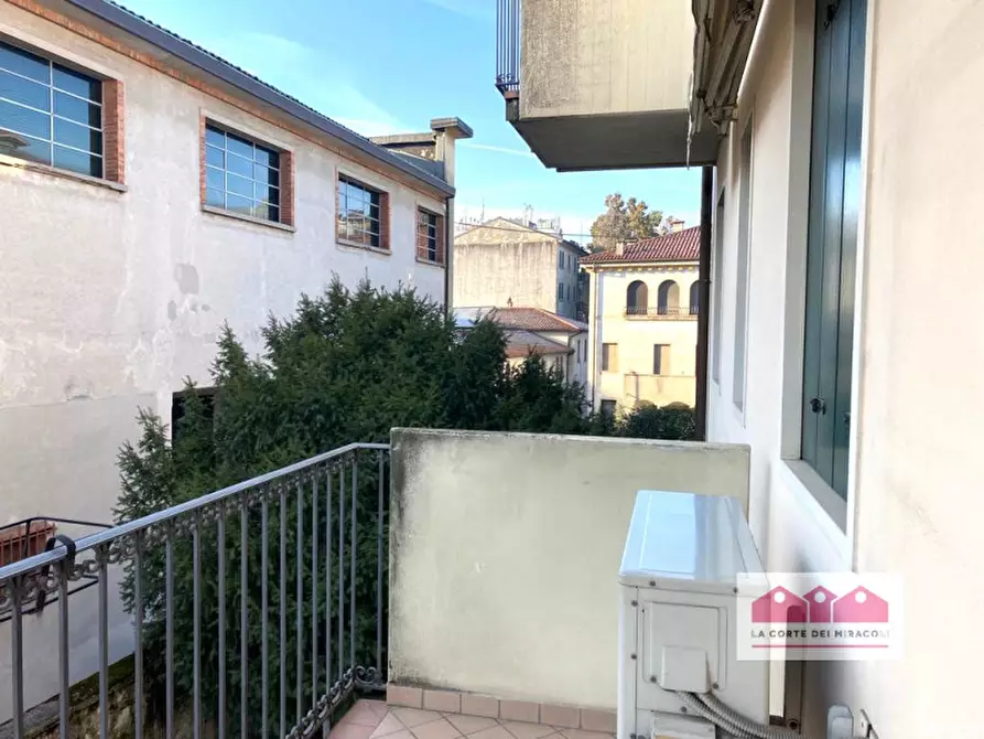 Immagine 5 di Appartamento in vendita  in Via Nino Bixio a Vicenza