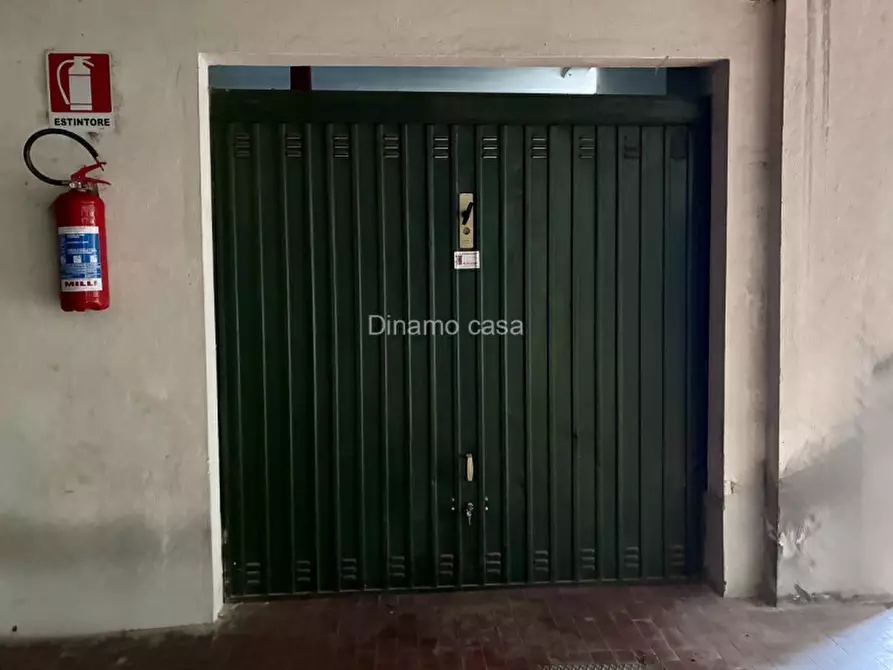 Immagine 2 di Garage in vendita  in Via Frà Bartolomeo a Prato