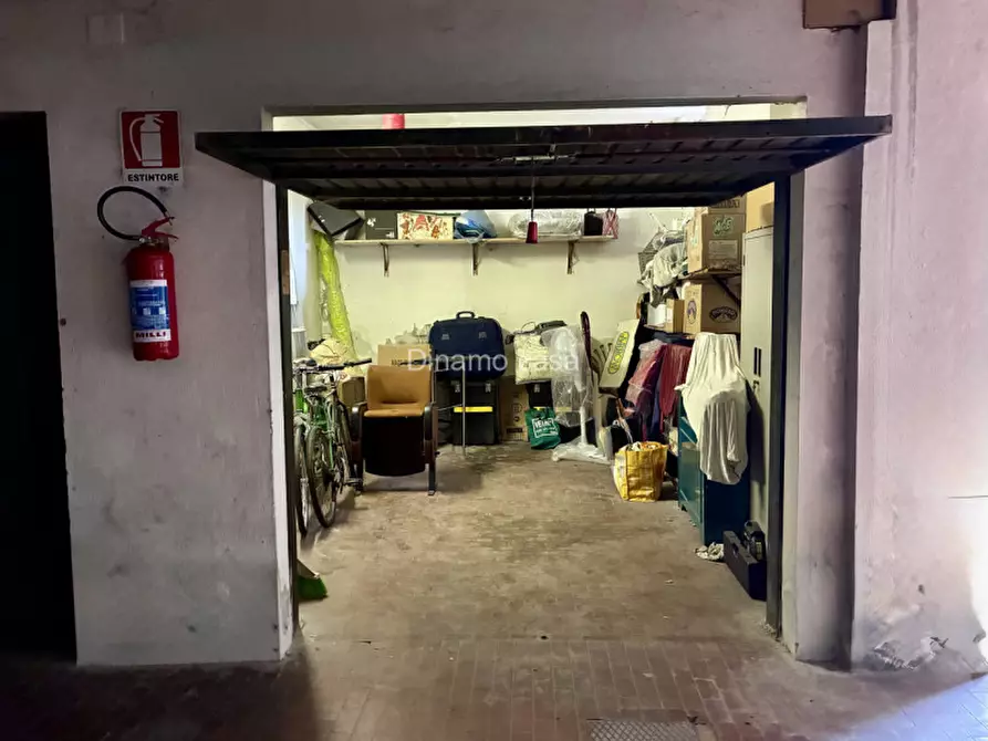 Immagine 3 di Garage in vendita  in Via Frà Bartolomeo a Prato