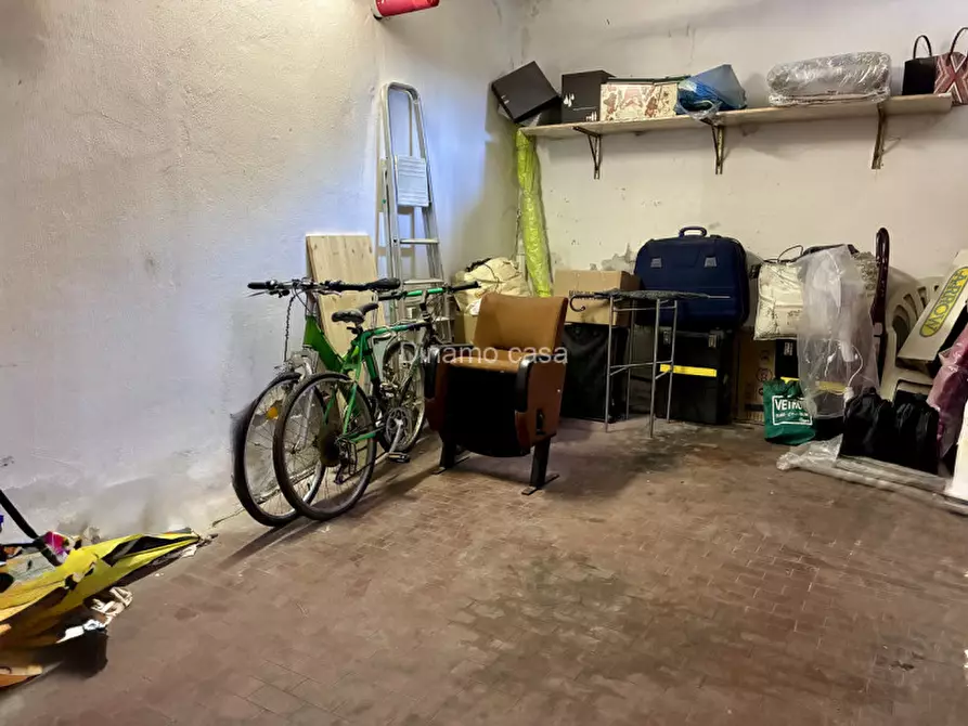 Immagine 5 di Garage in vendita  in Via Frà Bartolomeo a Prato