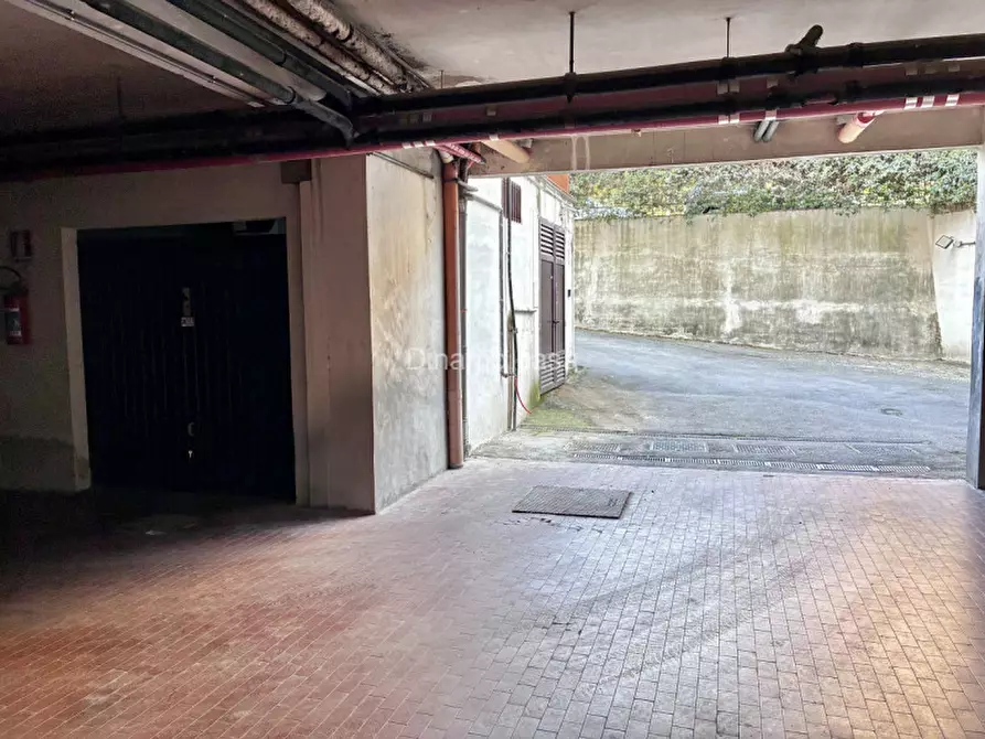 Immagine 10 di Garage in vendita  in Via Frà Bartolomeo a Prato
