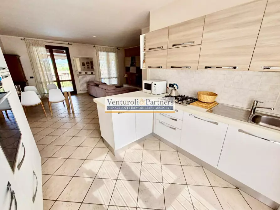 Immagine 3 di Appartamento in vendita  in Via Belvedere a Manerba Del Garda