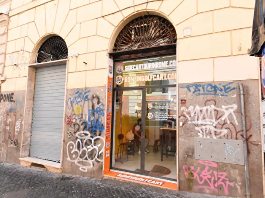 Immagine 5 di Negozio in vendita  in Via Luigi Santini a Roma