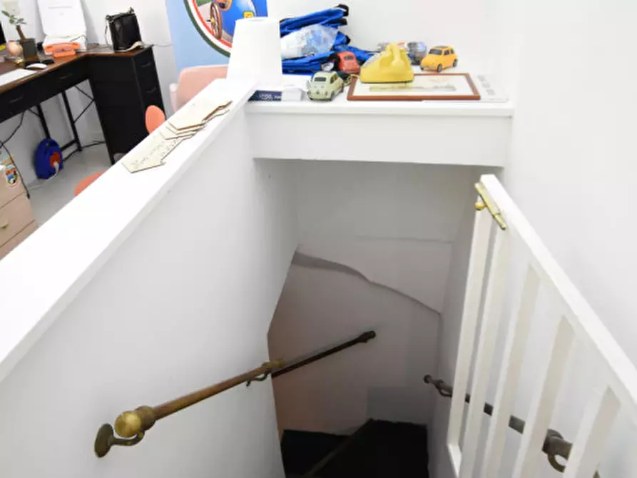 Immagine 13 di Negozio in vendita  in Via Luigi Santini a Roma