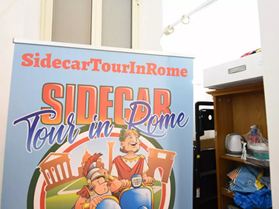 Immagine 14 di Negozio in vendita  in Via Luigi Santini a Roma