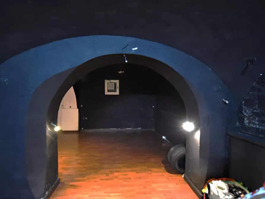 Immagine 16 di Negozio in vendita  in Via Luigi Santini a Roma