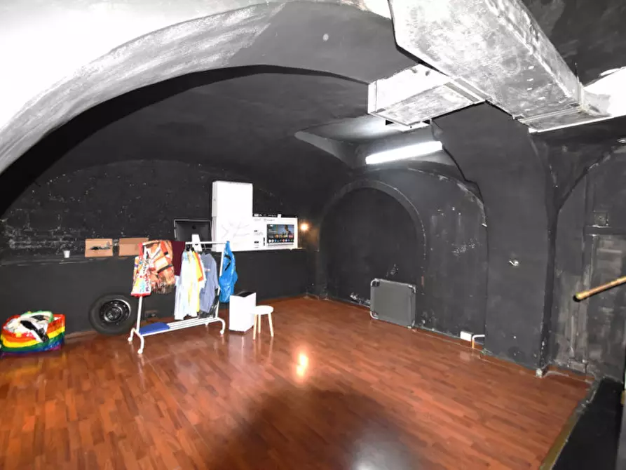 Immagine 28 di Negozio in vendita  in Via Luigi Santini a Roma