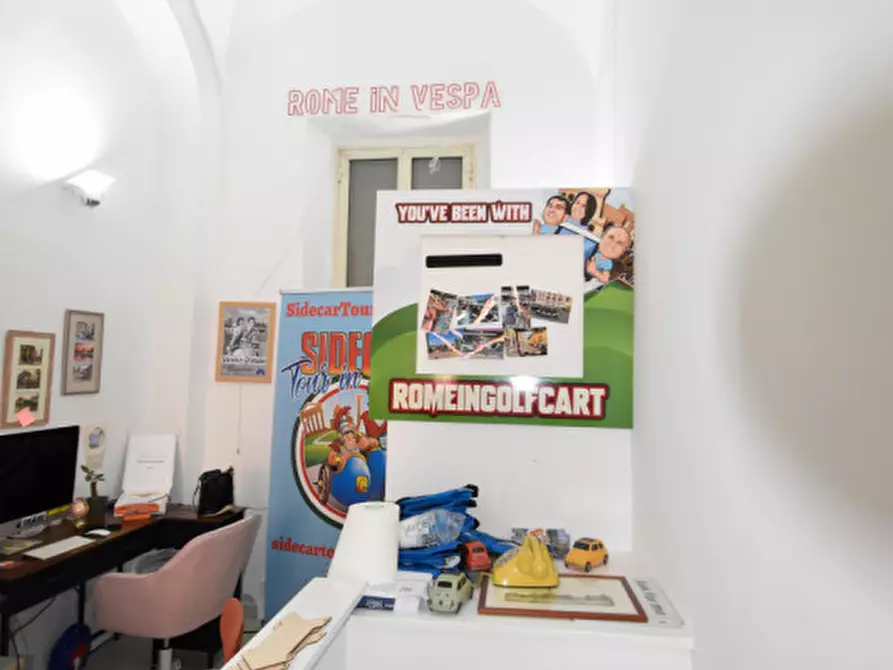 Immagine 34 di Negozio in vendita  in Via Luigi Santini a Roma