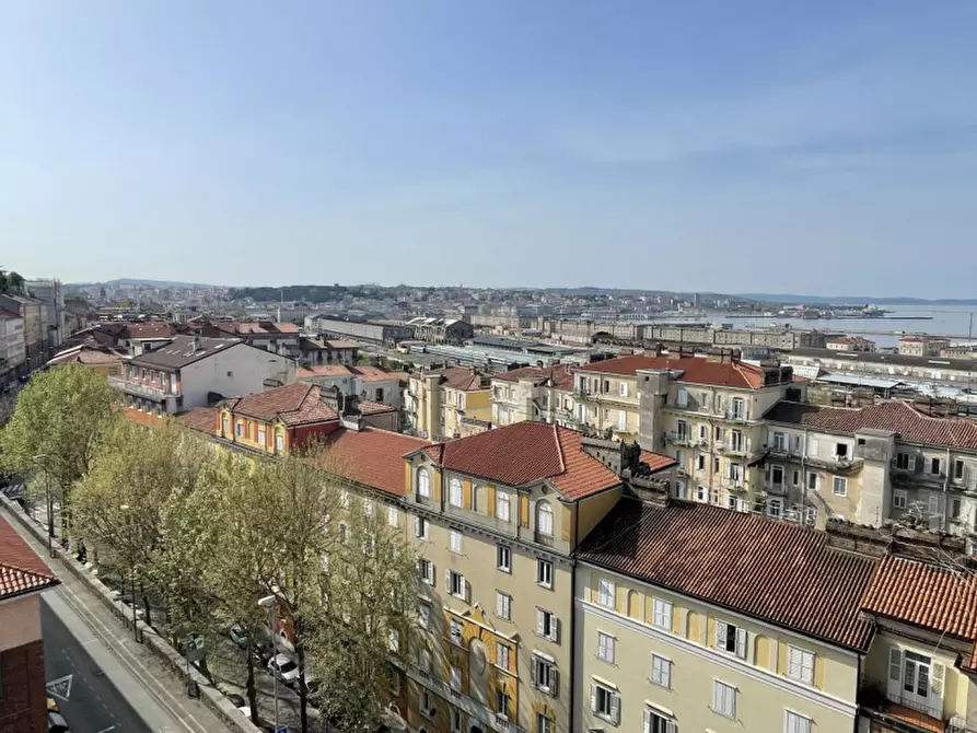 Immagine 1 di Appartamento in affitto  in via dei giacinti a Trieste