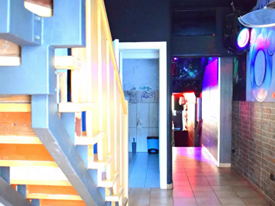 Immagine 4 di Negozio in vendita  in C.so G. Manthonè 38 a Pescara