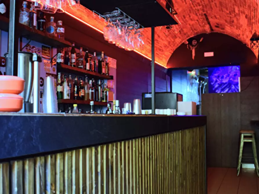 Immagine 8 di Negozio in vendita  in C.so G. Manthonè 38 a Pescara