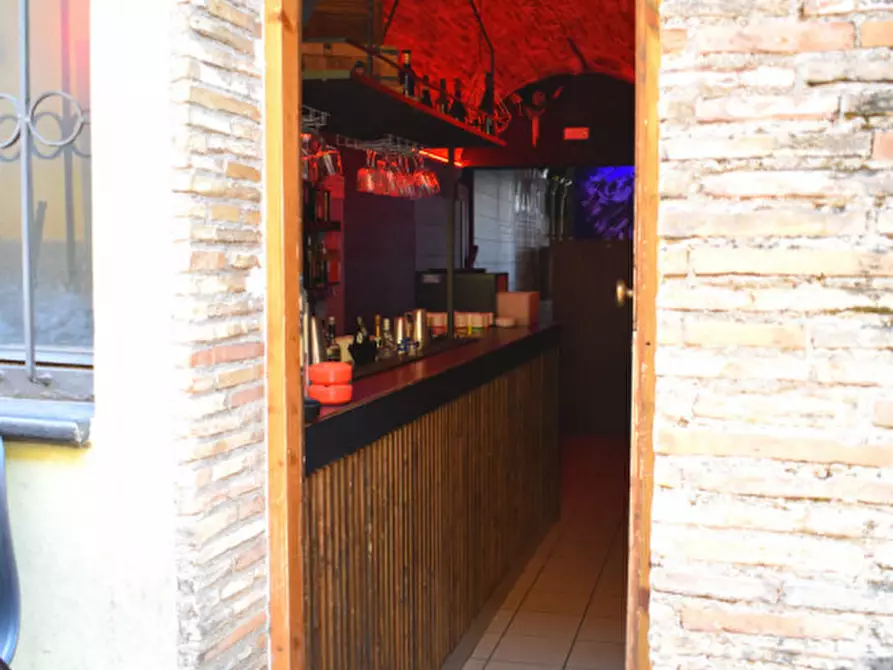 Immagine 13 di Negozio in vendita  in C.so G. Manthonè 38 a Pescara