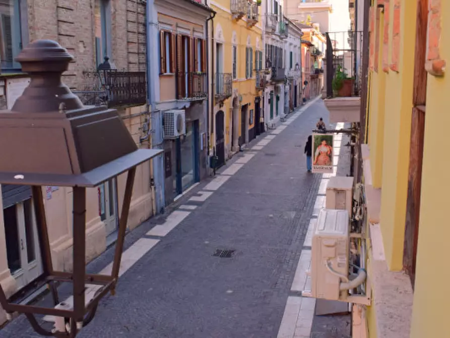 Immagine 24 di Negozio in vendita  in C.so G. Manthonè 38 a Pescara