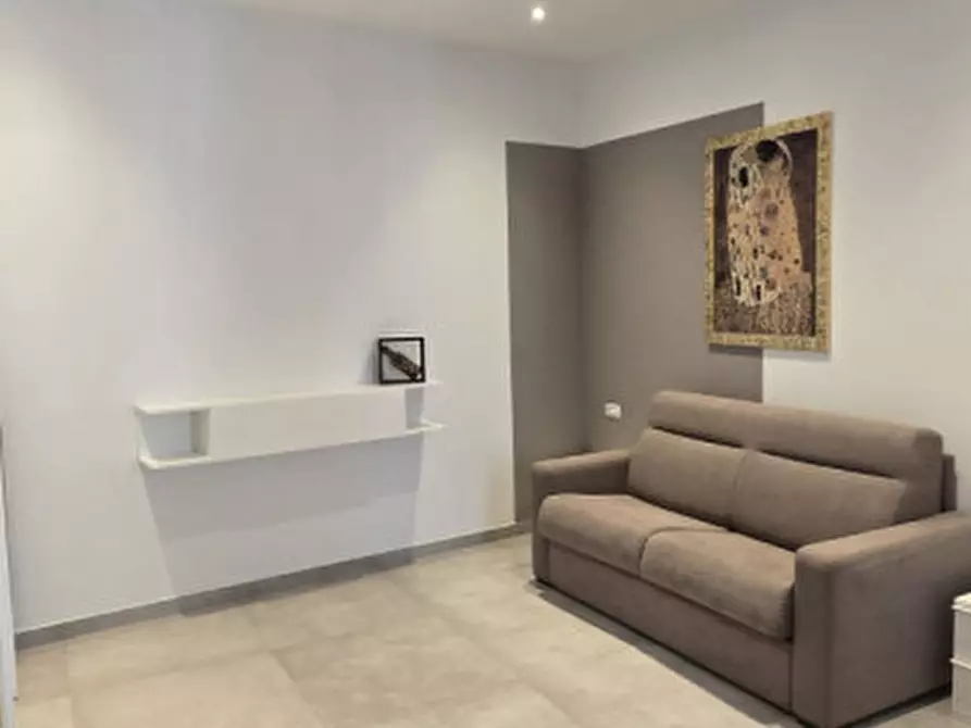 Immagine 2 di Appartamento in affitto  in via della chiesa santa croce 36 a Napoli