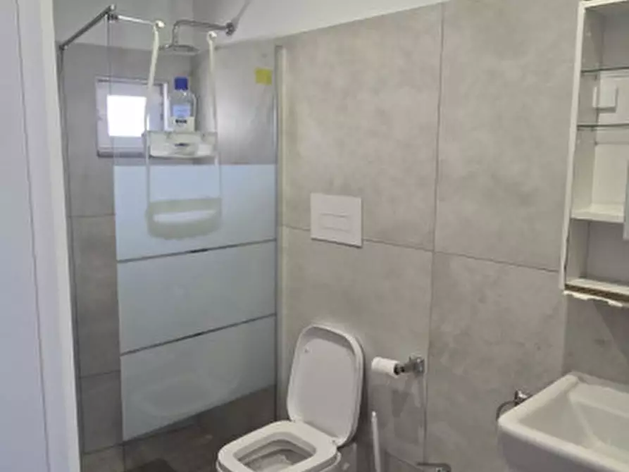 Immagine 6 di Appartamento in affitto  in via della chiesa santa croce 36 a Napoli