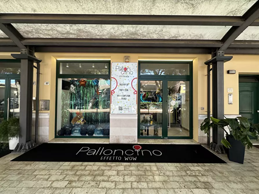 Immagine 1 di Attività commerciale in vendita  in Viale Giuseppe Mazzini 93 a Cesenatico