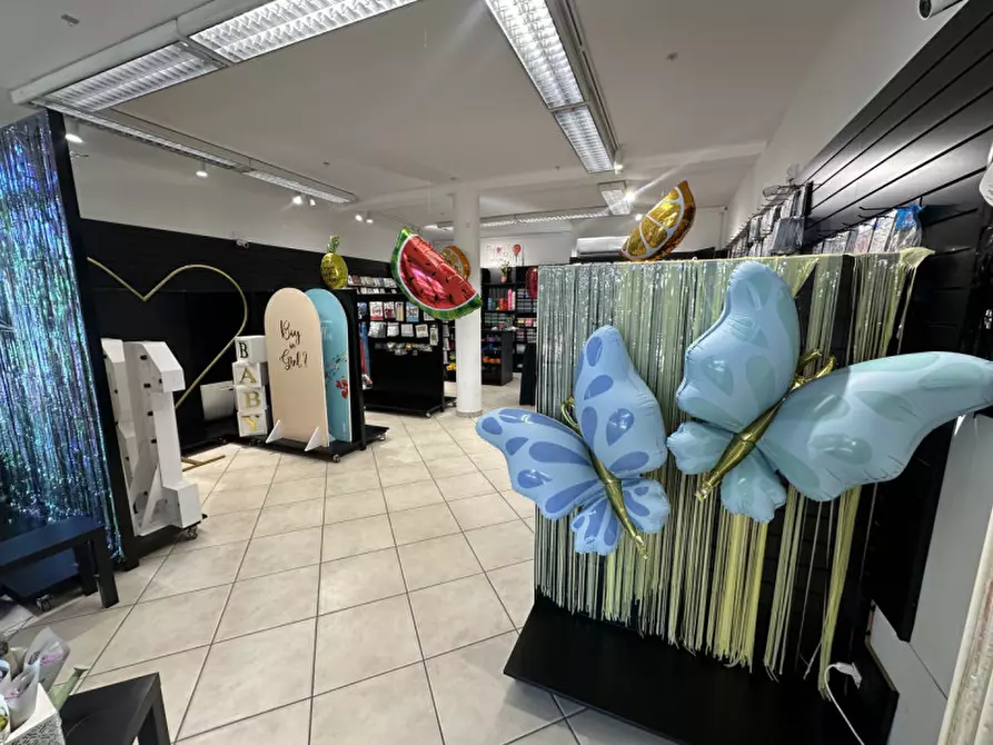 Immagine 3 di Attività commerciale in vendita  in Viale Giuseppe Mazzini 93 a Cesenatico