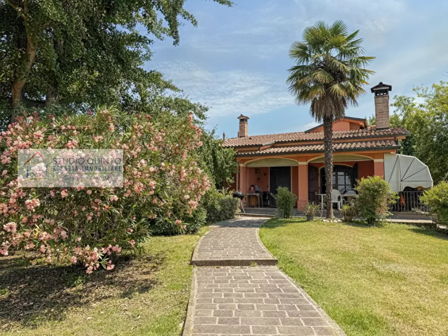 Immagine 1 di Villa in vendita  a Treviso