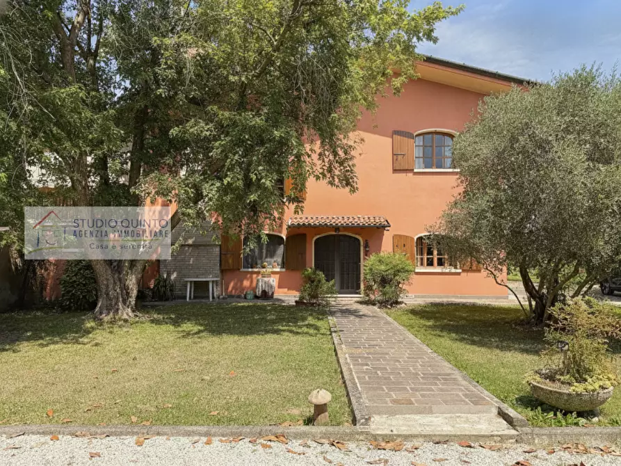 Immagine 5 di Villa in vendita  a Treviso