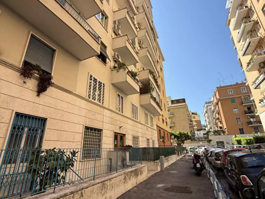 Immagine 12 di Appartamento in vendita  in Via Foglia a Roma